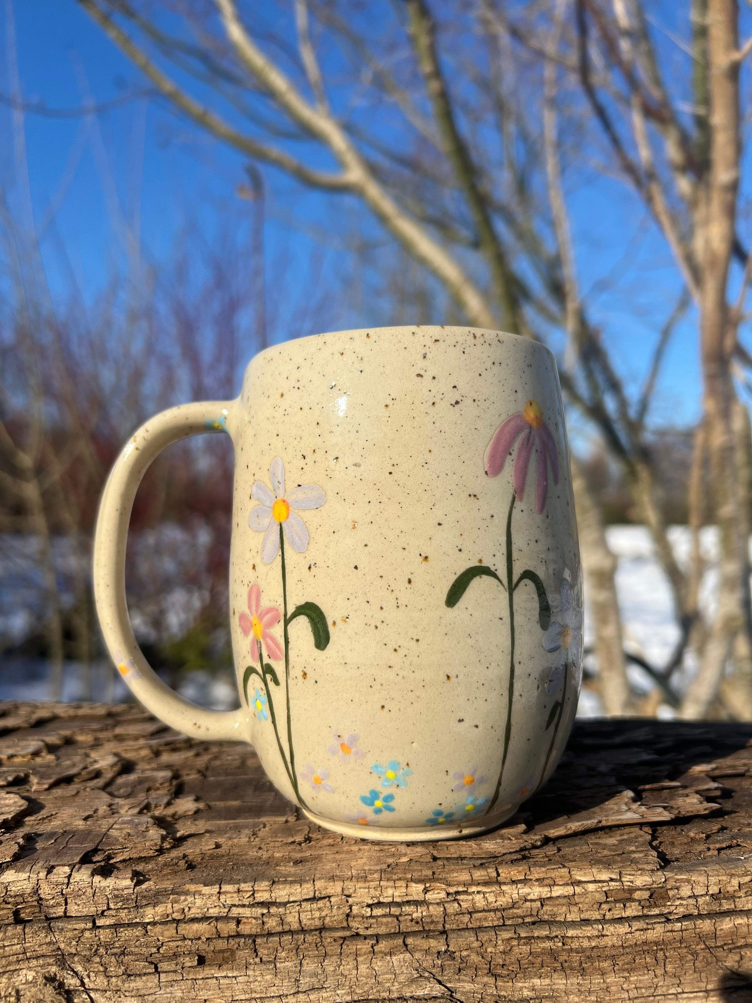 Stort Thekrus med håndmalede blomster - 525 ml.