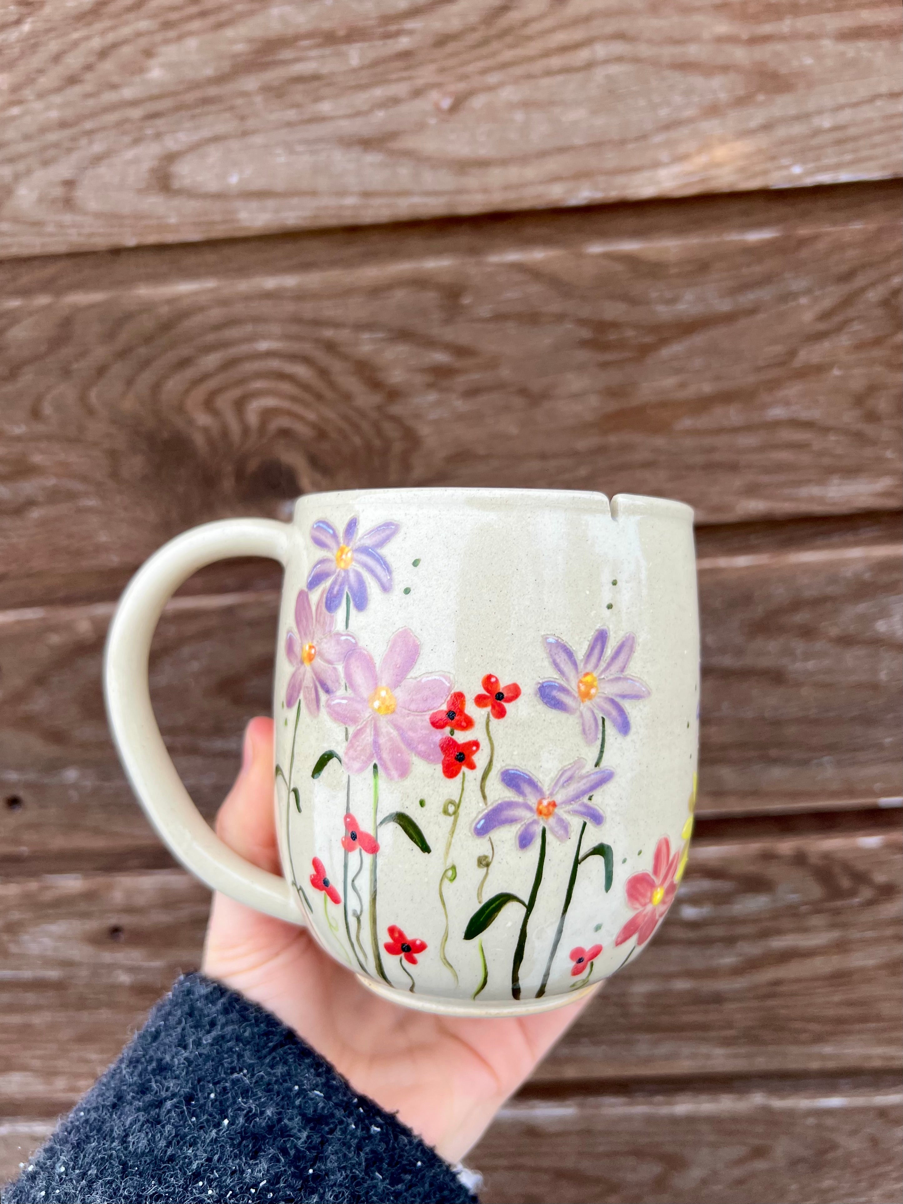 Stort Thekrus med håndmalede blomster - 450 ml.