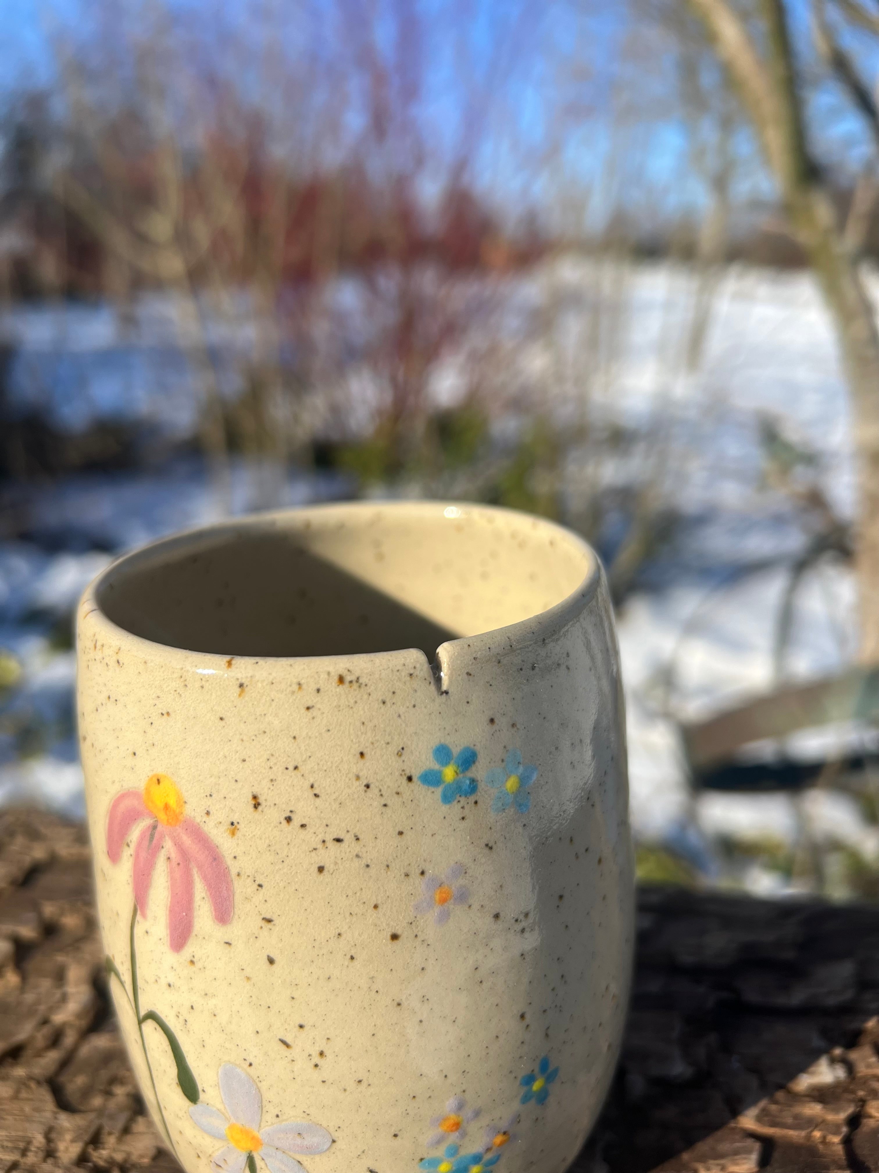 Stort Thekrus med håndmalede blomster - 525 ml.