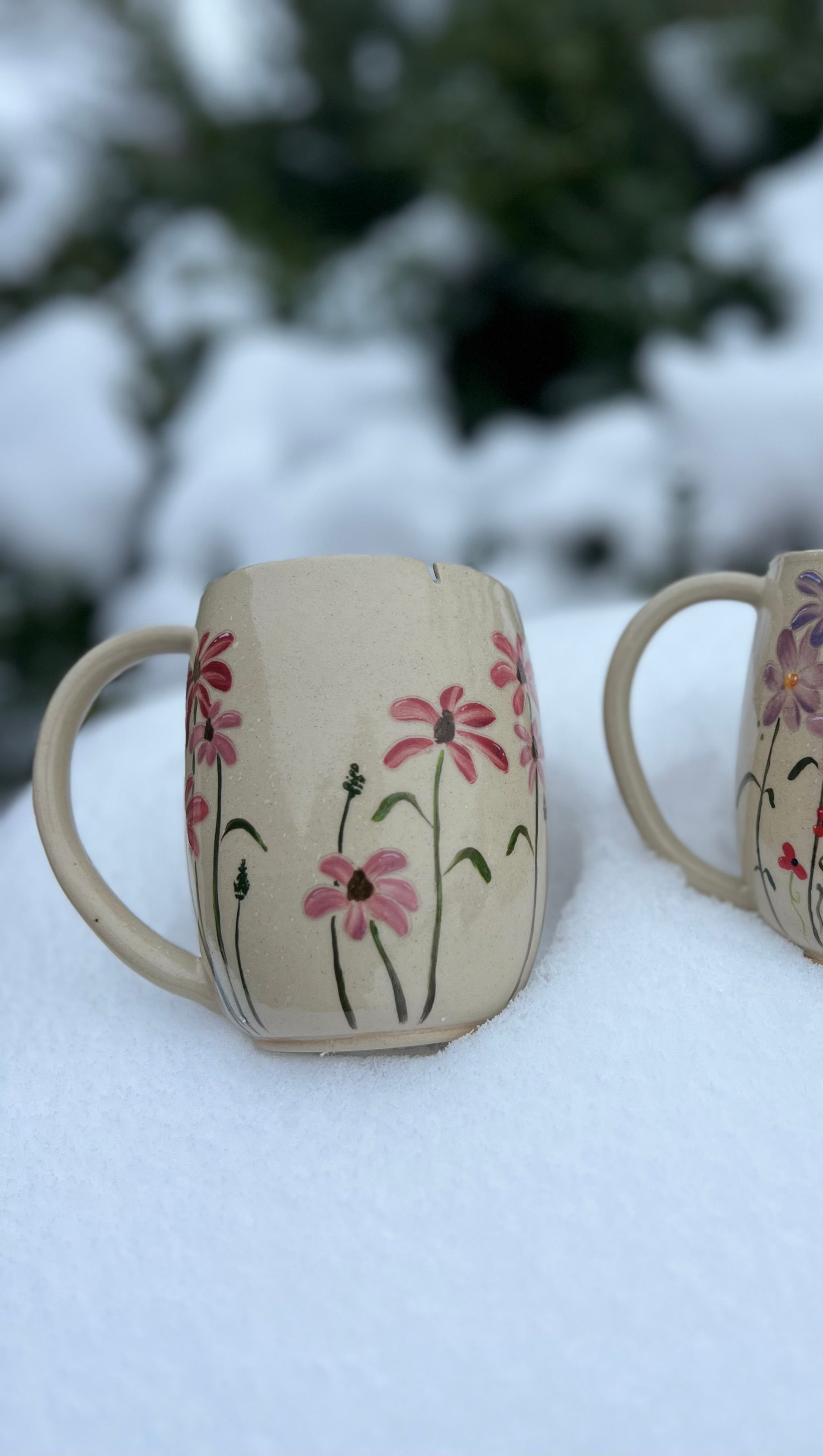 Stort Thekrus med håndmalede blomster - 500 ml.