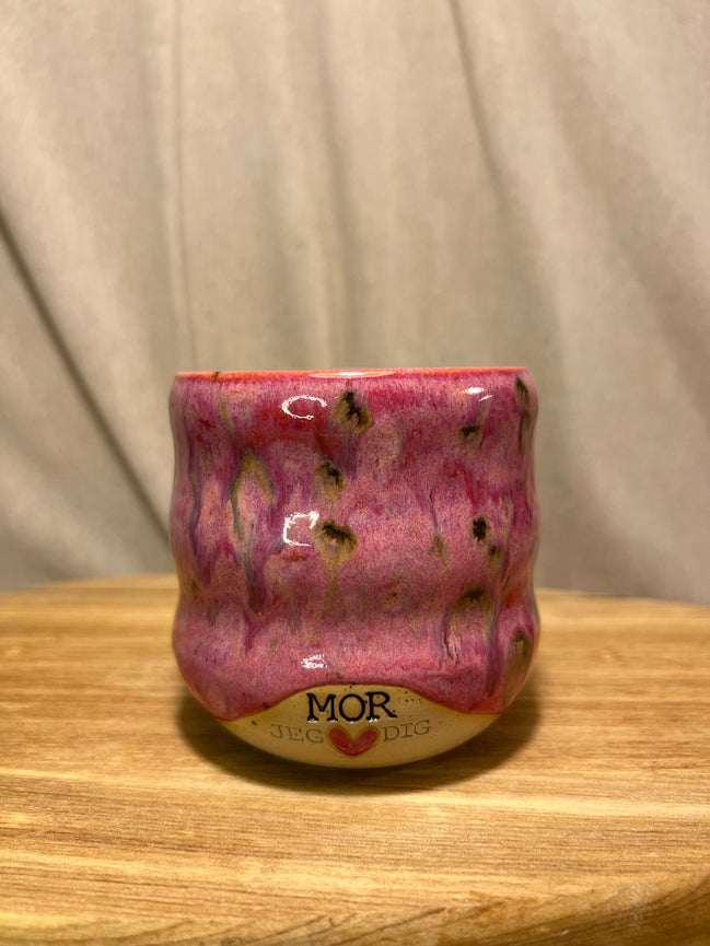 “Mor - jeg <3 dig” bølgekop u. hank - 300 ml.