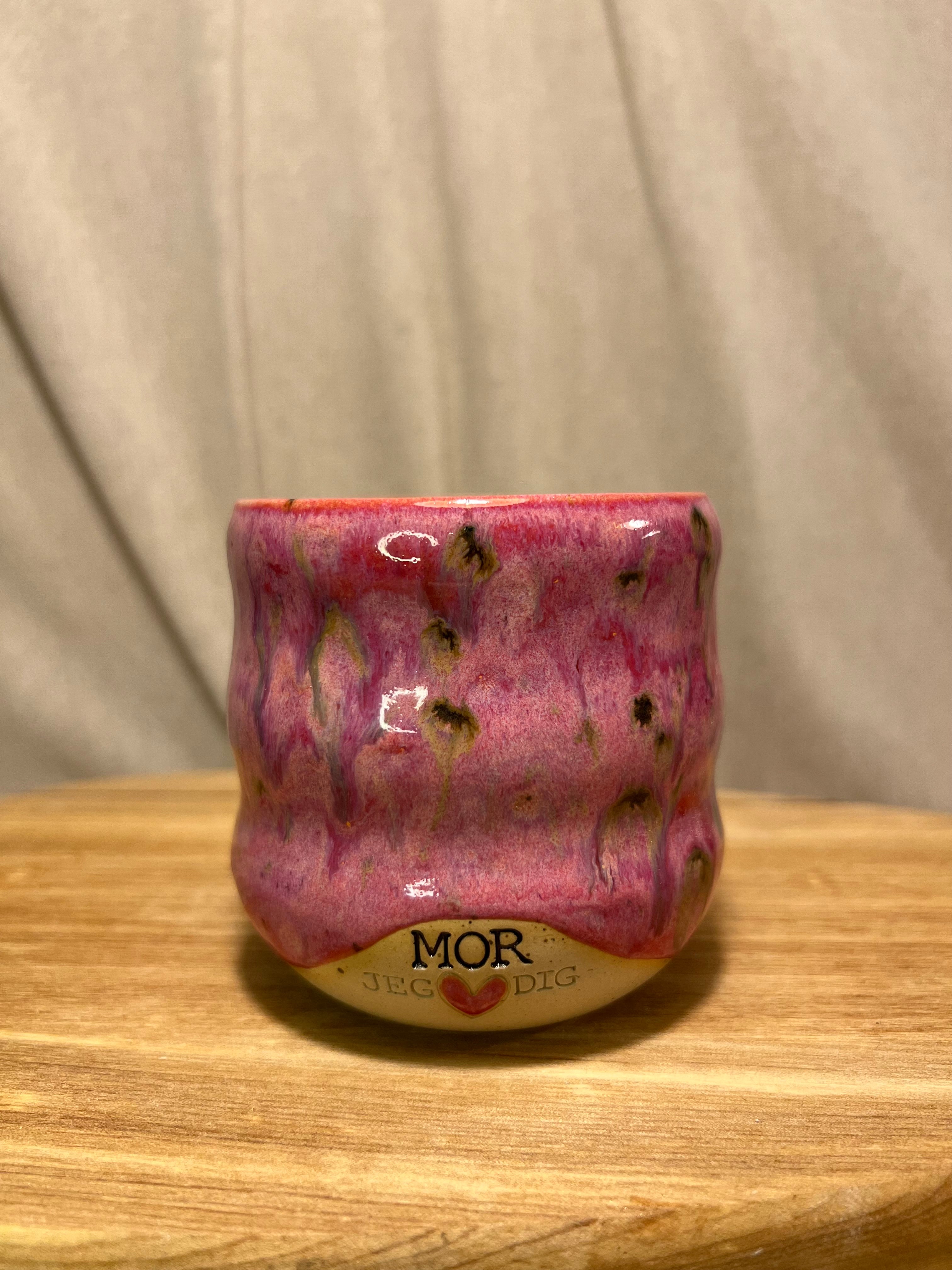 “Mor - jeg <3 dig” bølgekop u. hank - 300 ml.