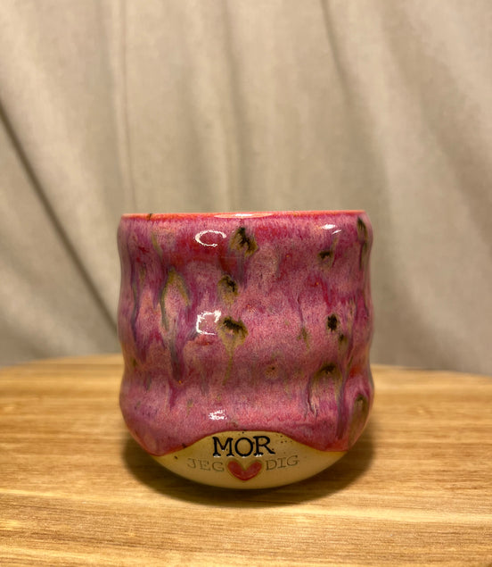 “Mor - jeg <3 dig” bølgekop u. hank - 300 ml.