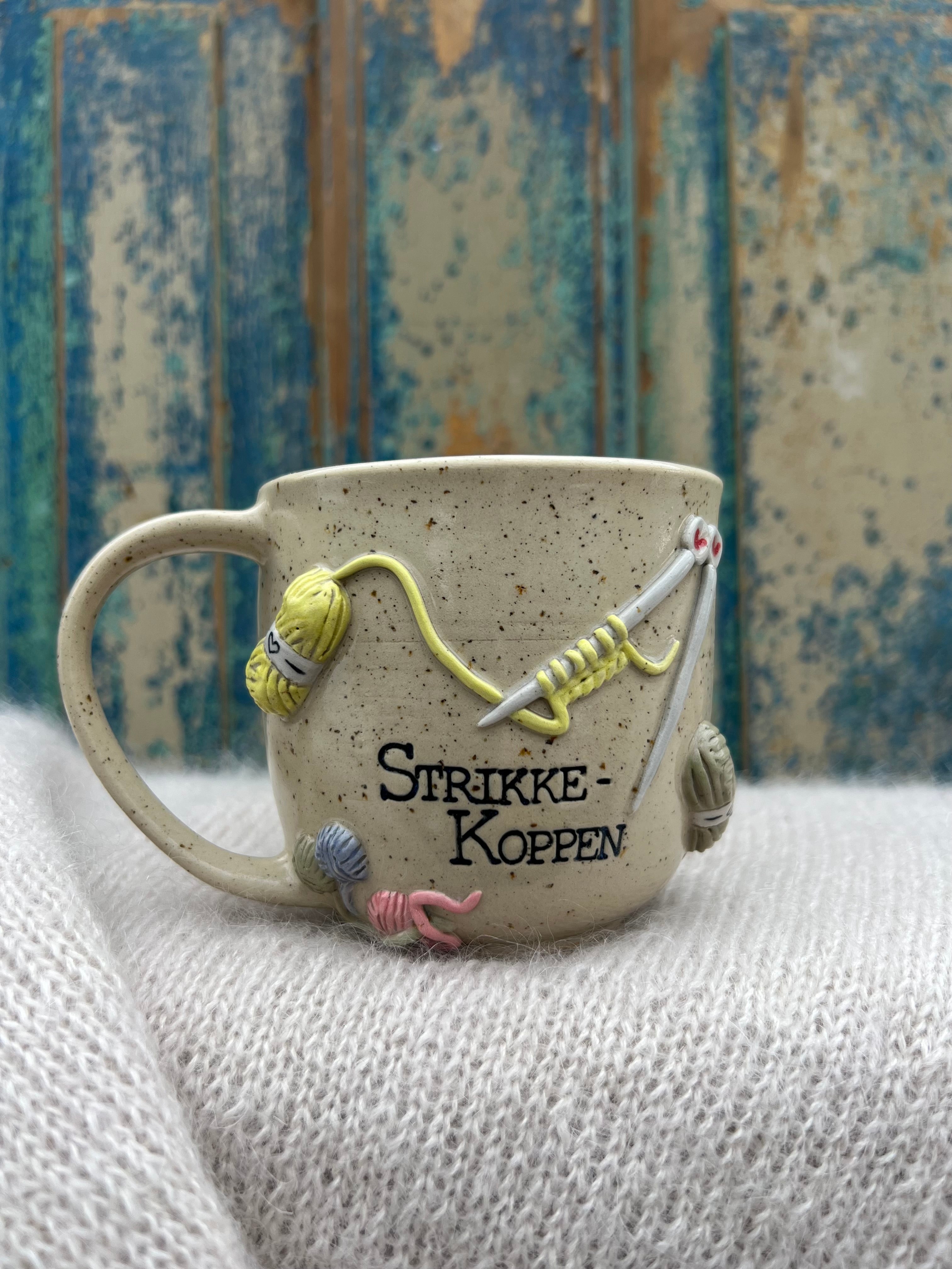 “Strikke-koppen” m. hank - 385 ml.