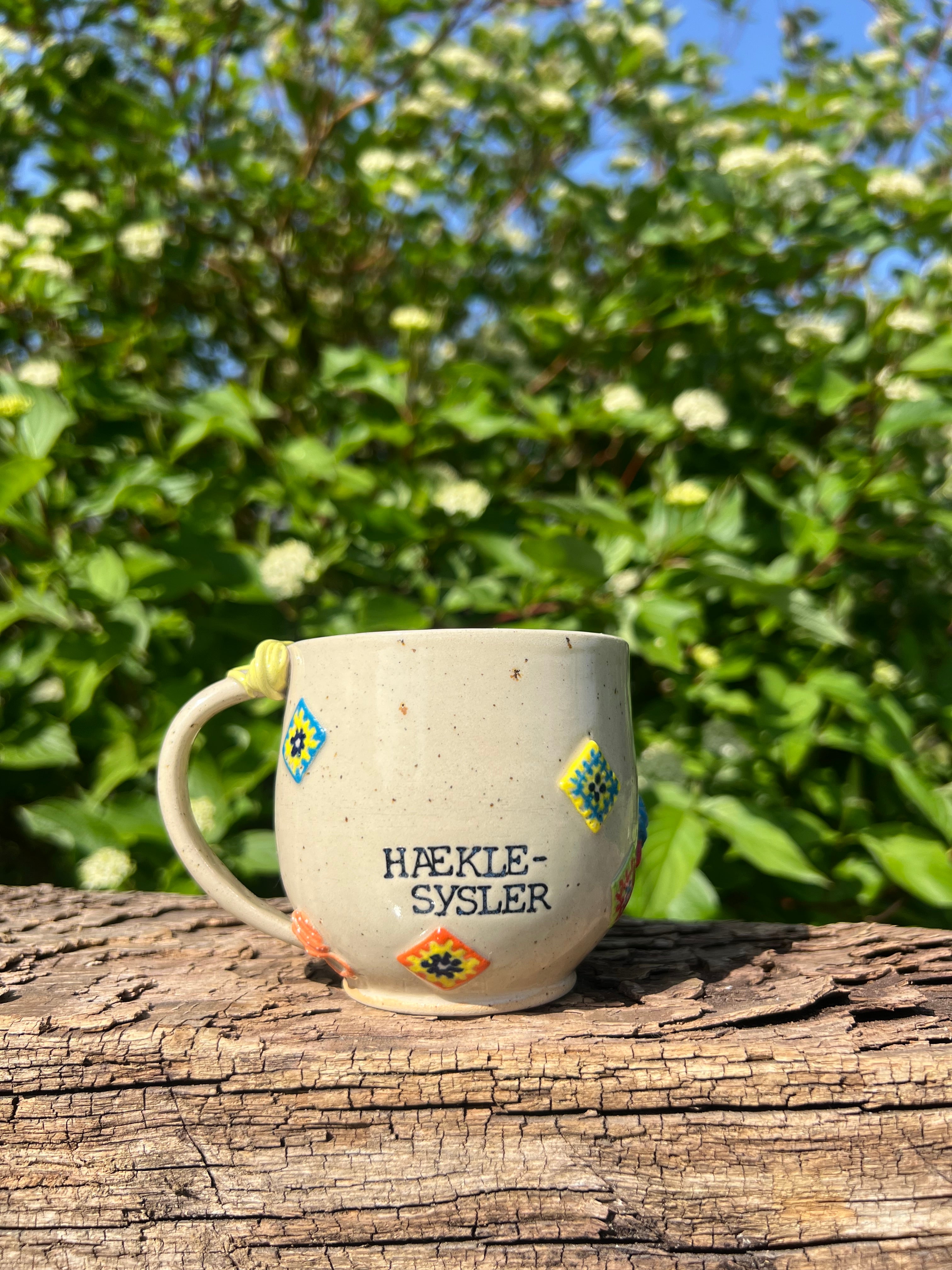 “Hækle-sysler” kop m. hank - 290 ml.