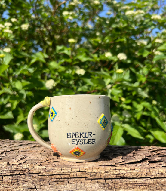 “Hækle-sysler” kop m. hank - 290 ml.