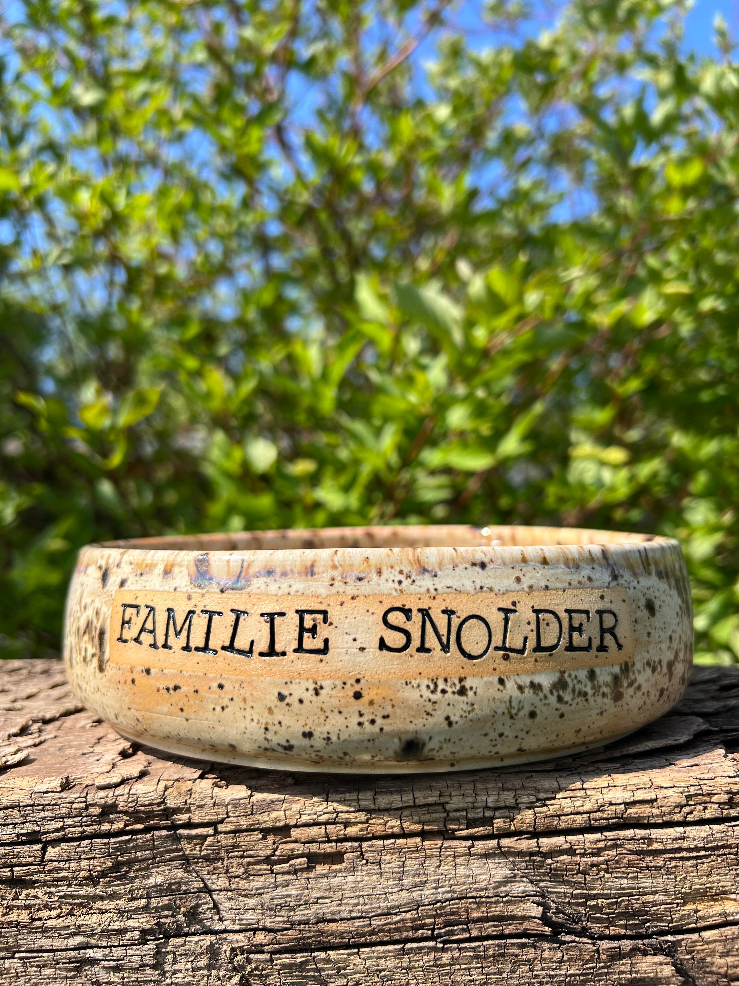 “Familie snolder” - Ø 19,5 • H 5 cm.