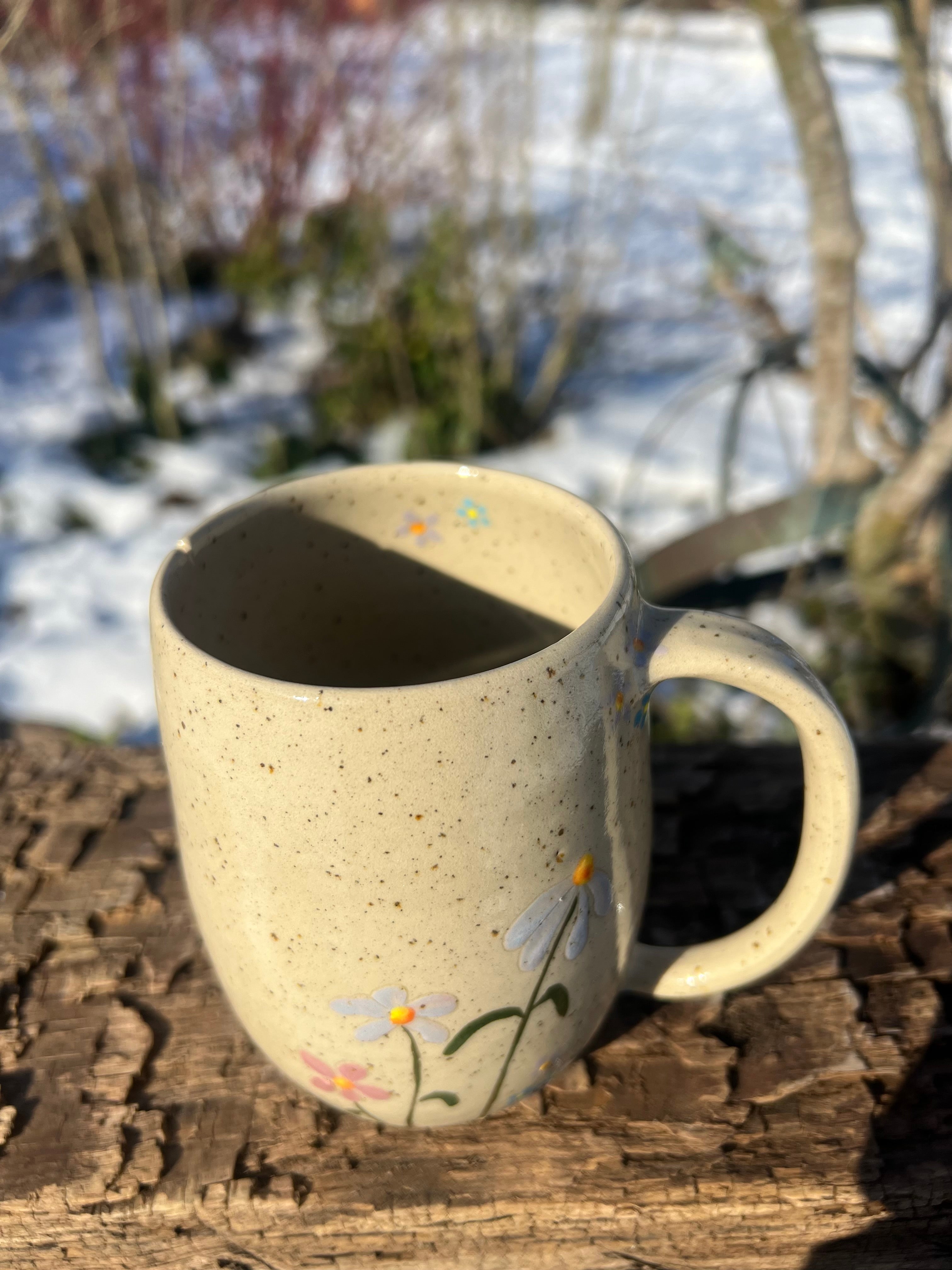 Stort Thekrus med håndmalede blomster - 525 ml.