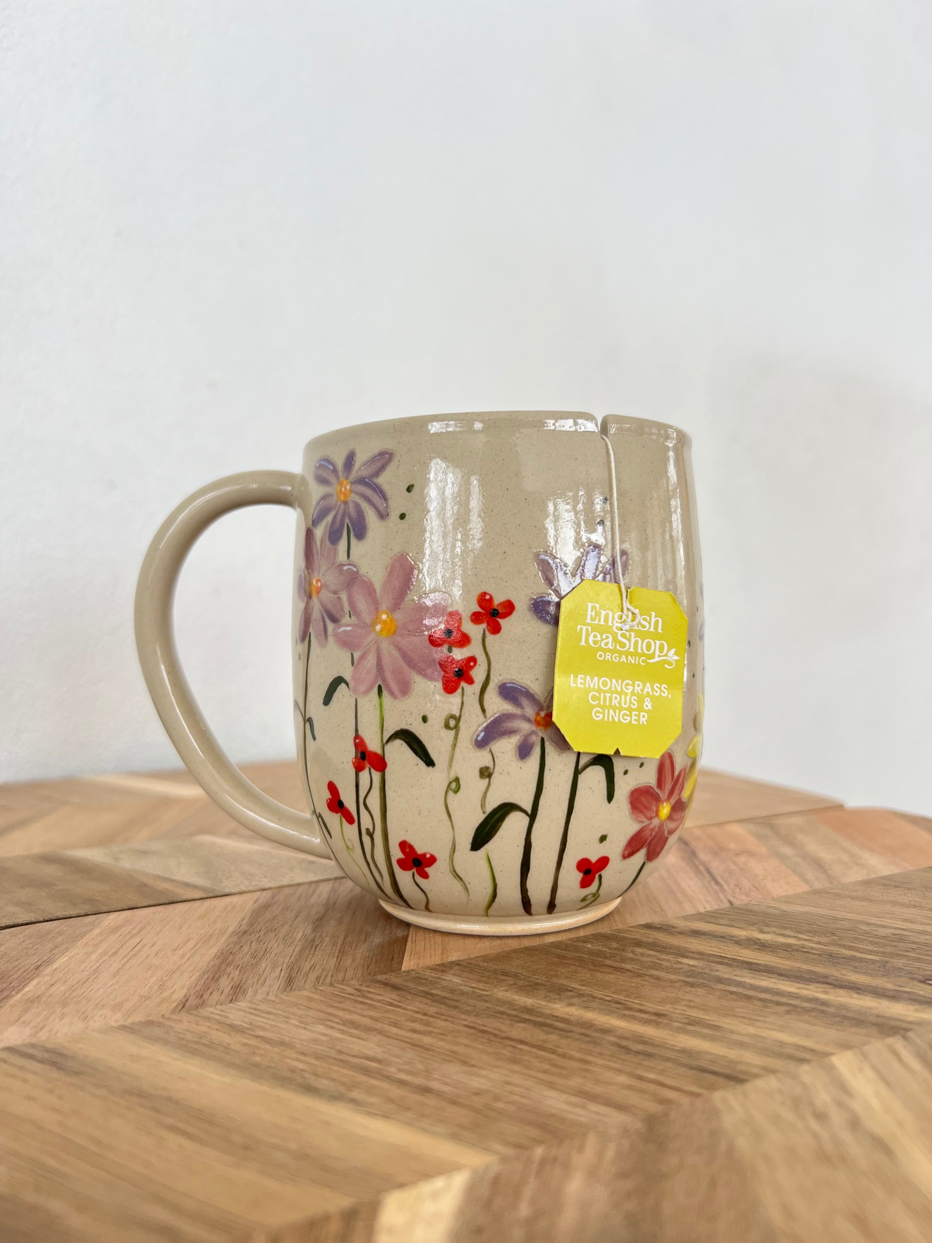 Stort Thekrus med håndmalede blomster - 450 ml.