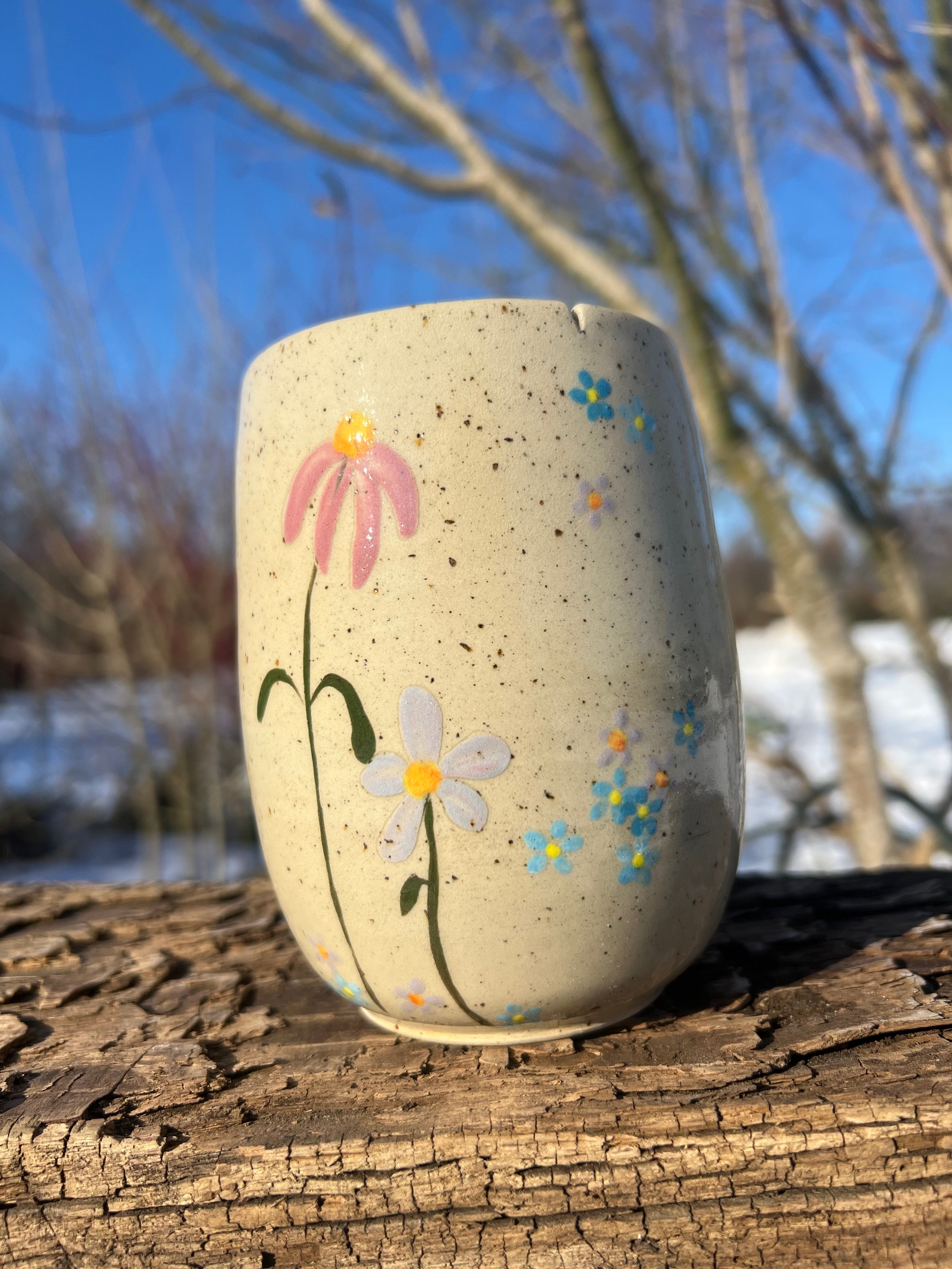 Stort Thekrus med håndmalede blomster - 525 ml.