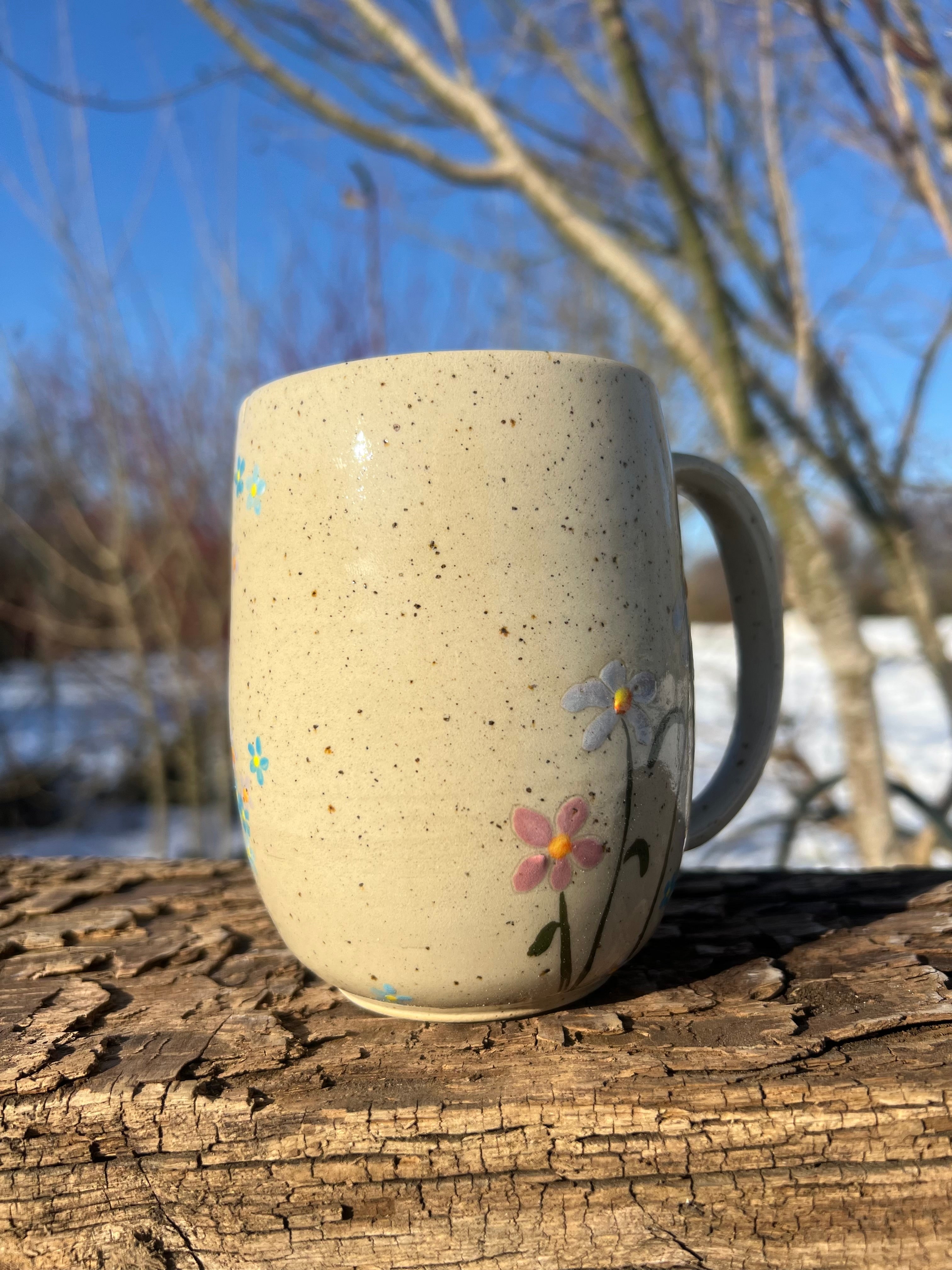 Stort Thekrus med håndmalede blomster - 525 ml.